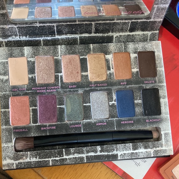 Lot of Urban Decay Eyeshadow pallets - Picture 2 of 4